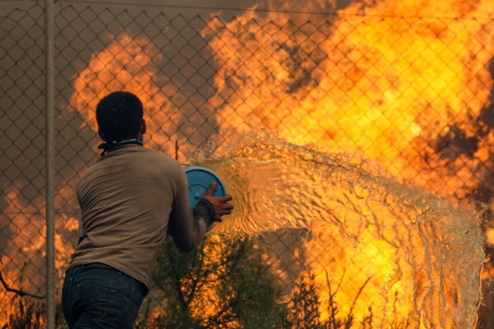 Pelo menos 25 mortos em incêndio em escola na capital da Malásia