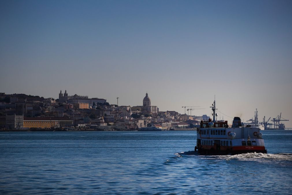 Seis em cada dez turistas que visitam Portugal fazem-no pela farra