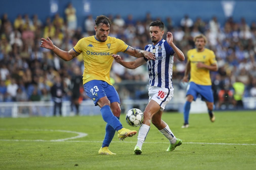 Governo e Liga repudiam incidente com adeptos no Estoril Praia-FC Porto