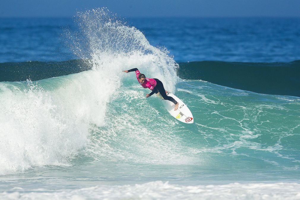 Australiana Nikki van Dijk vence etapa de Cascais do circuito feminino de surf