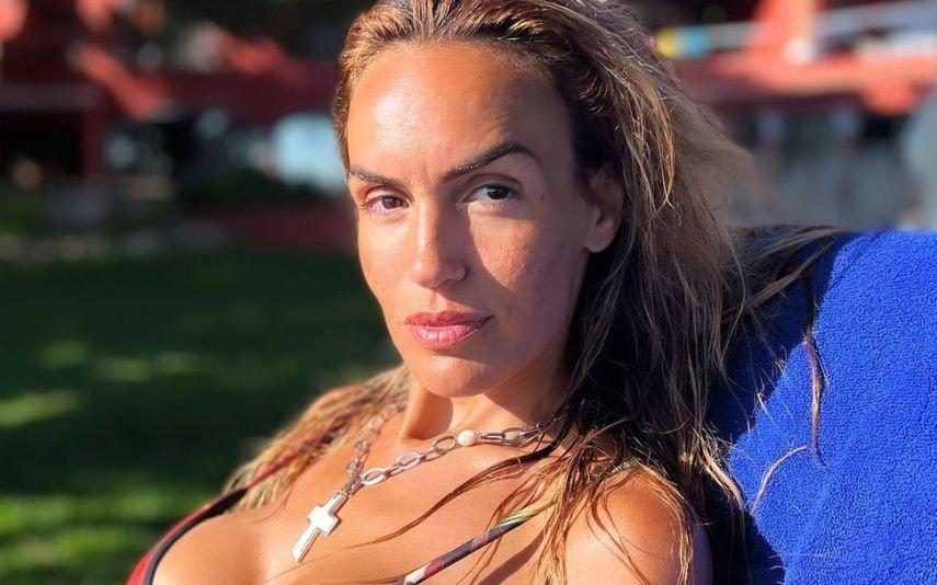 Liliana Aguiar posa com sensualidade e fala em Deus