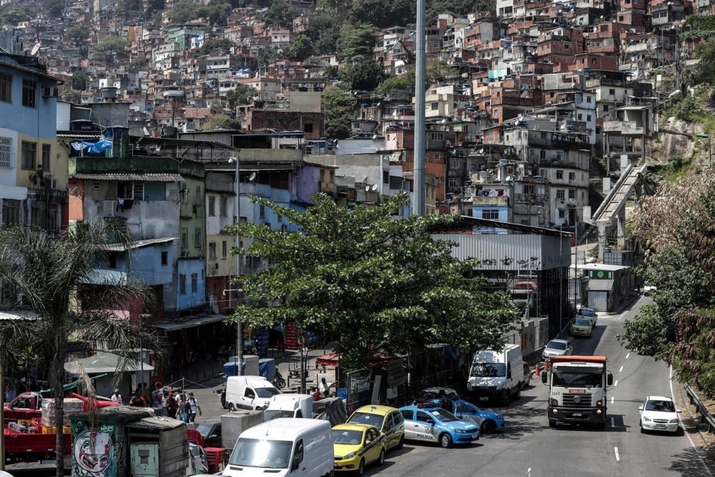 Exército do Brasil volta a fazer operações na maior favela do Rio de Janeiro