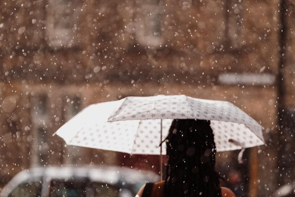 Previsão do tempo com chuva principalmente a partir da tarde