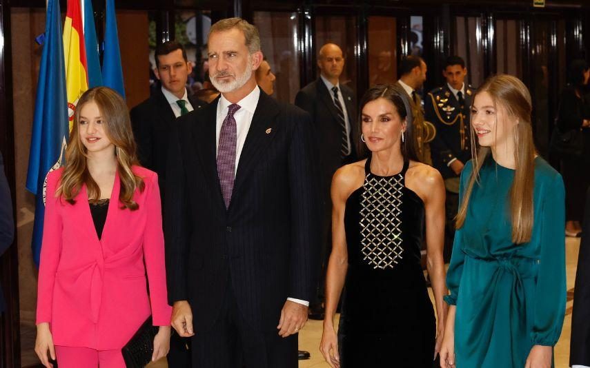 Princesa Leonor e infanta Sofia deslumbram em nova fotografia para o postal de Natal