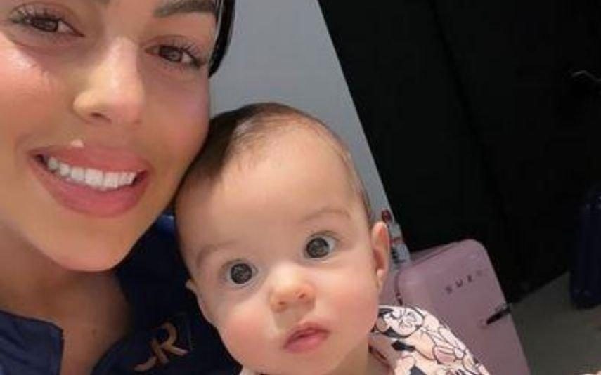 Georgina Rodriguez “Muita febre” e outro internamento. Saúde de Bella Esmeralda marcada por nova crise