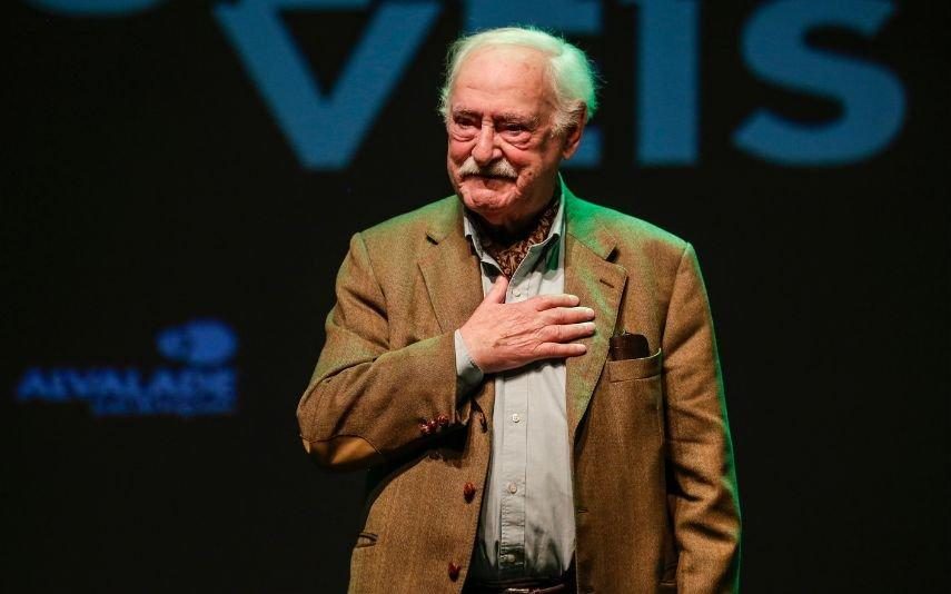 Ruy de Carvalho emocionado em cima do palco no dia em que completou 96 anos