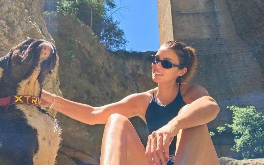 Maria Cerqueira Gomes em Espanha com o cão de Cayetano Rivera