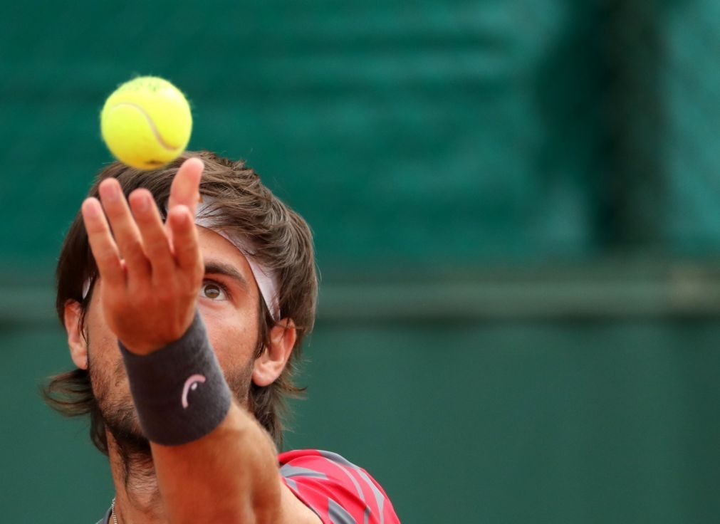 Gastão Elias entra a vencer em Guayaquil e encontra João Domingues