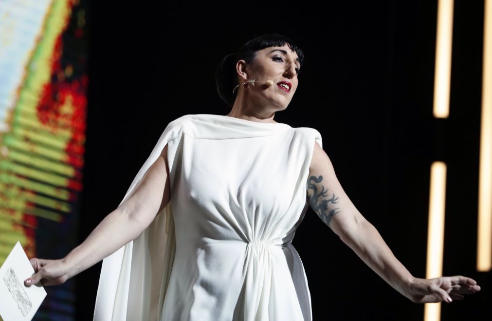 Atriz Rossy de Palma distinguida pelo Finalmente Club com Troféu Artes Cénicas