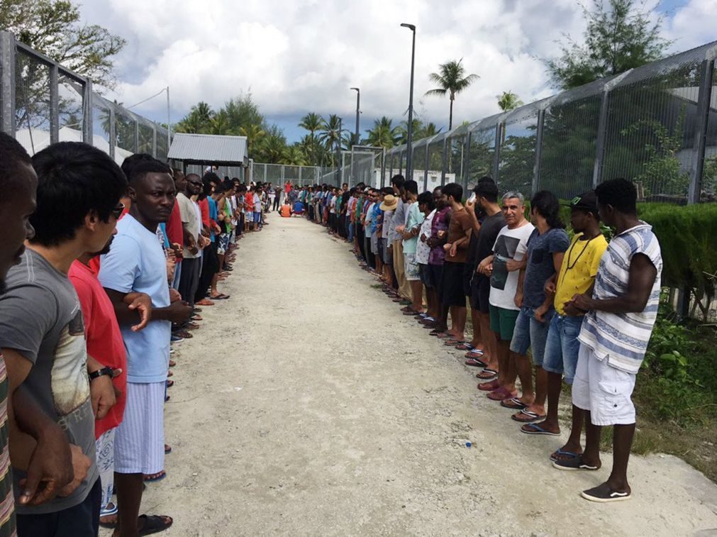 Austrália rejeita oferta da Nova Zelândia para acolher migrantes da ilha de Manus