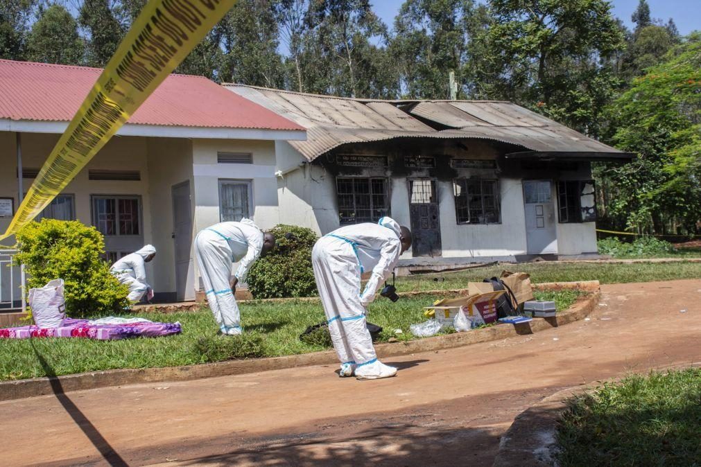 Pelo menos 25 alunos mortos em ataque a escola no Uganda