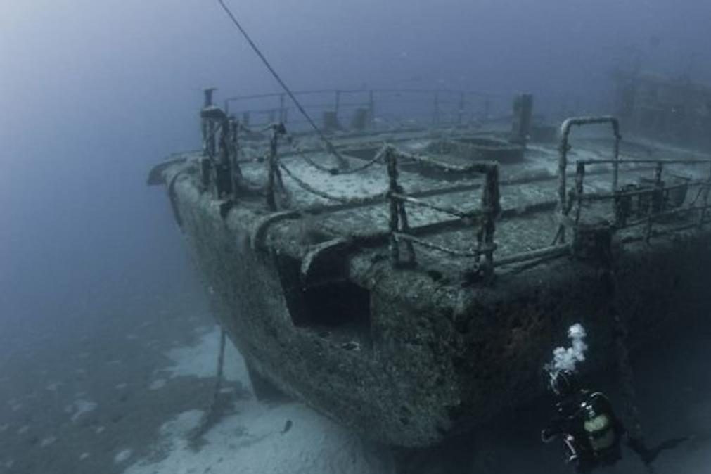 Submarino desaparece com turistas que visitam destroços do Titanic