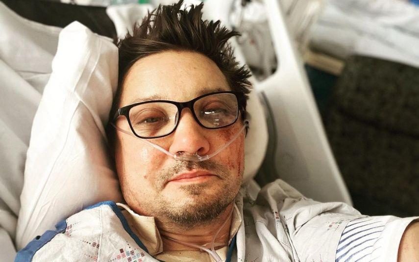 Jeremy Renner  - De regresso ao trabalho, depois de ter partido mais de 30 ossos para salvar o sobrinho