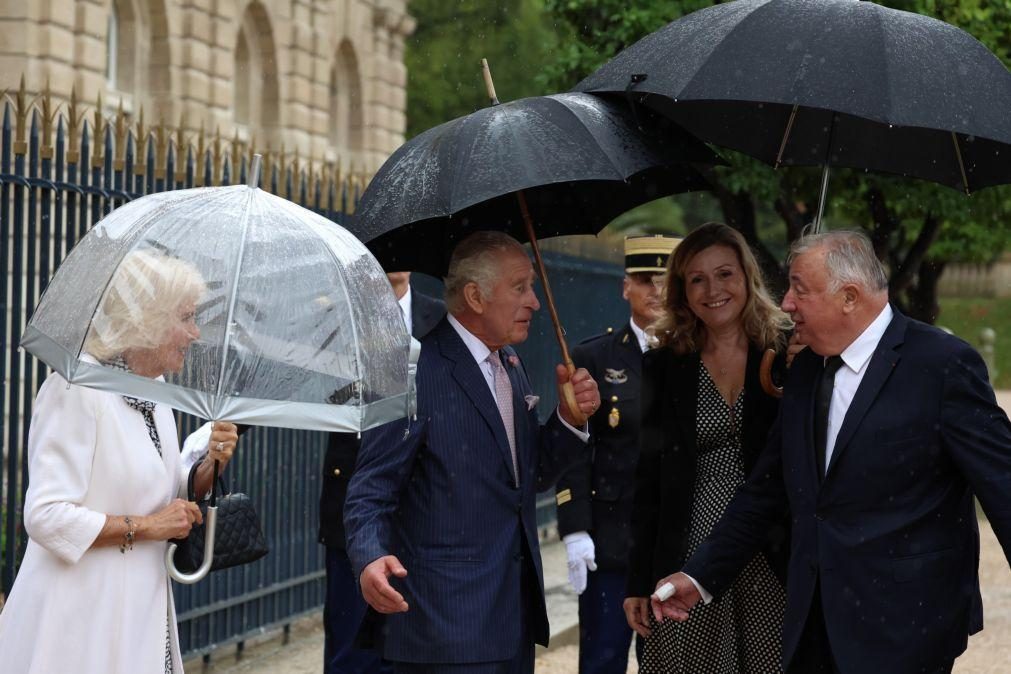 Rei de Inglaterra propõe ao senado francês acordo para defender o clima