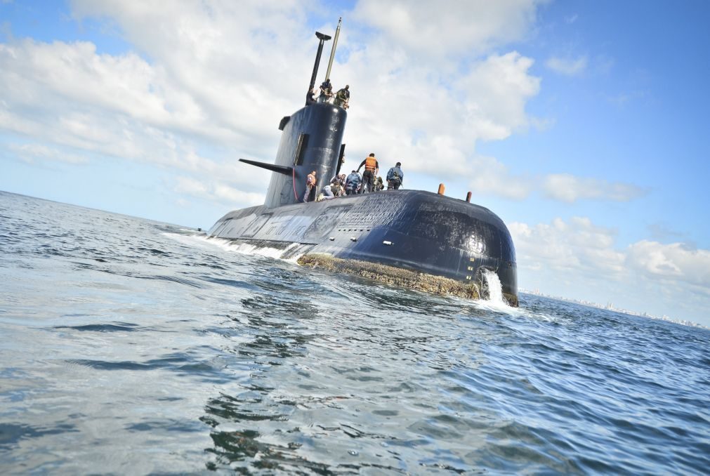 Armada argentina analisa prováveis sinais emitidos por submarino desaparecido