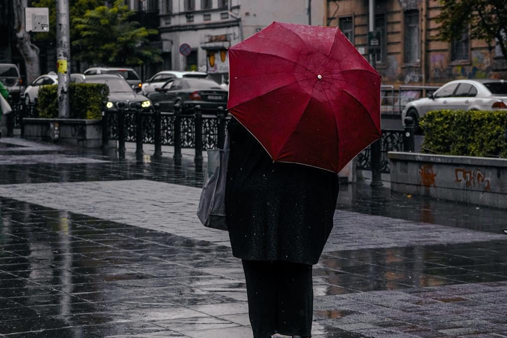 Sábado de chuva mais a Norte do que a Sul e menos frio