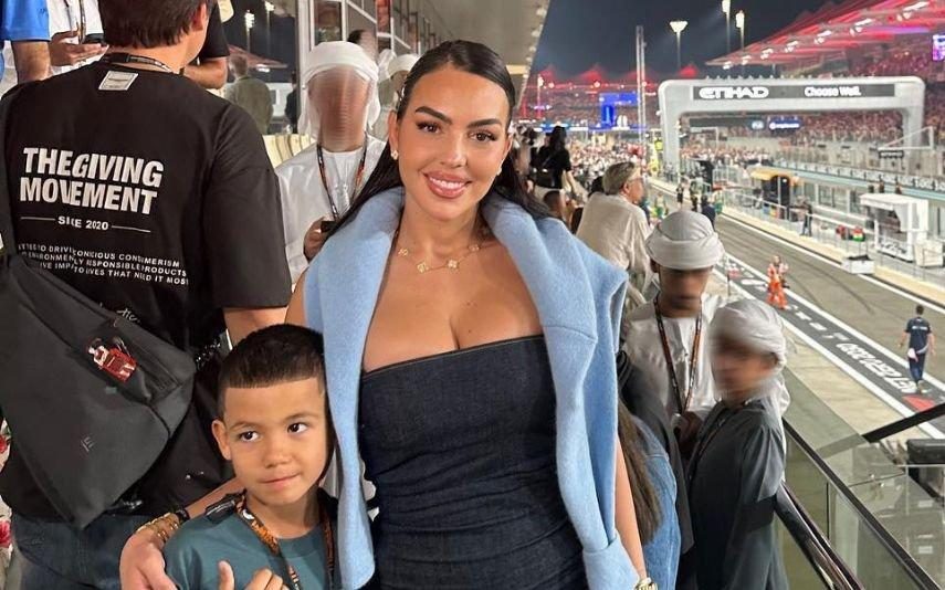 Georgina Rodriguez Viaja com Mateo para assistir a corrida de Fórmula 1