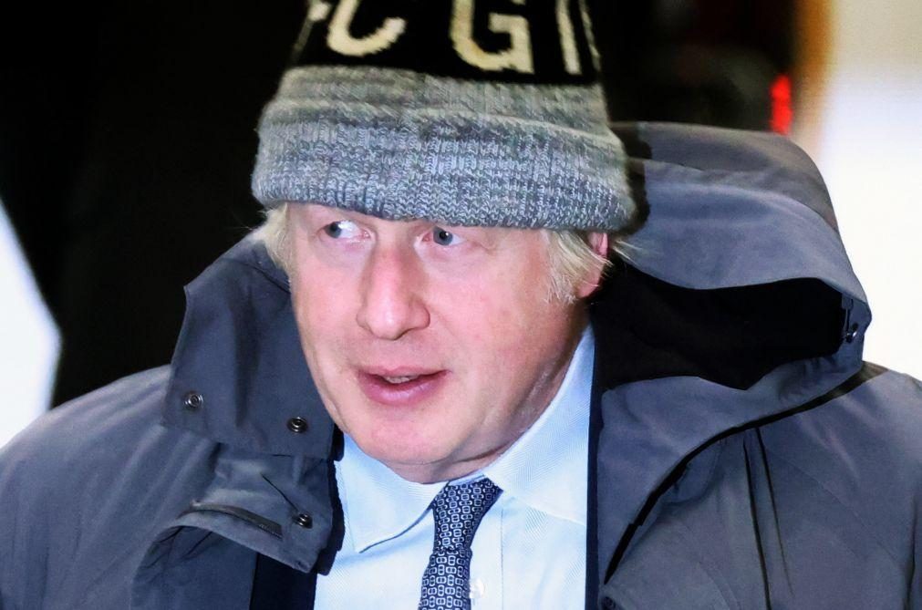 Covid-19: Boris Johnson pediu desculpa, emocionou-se e assumiu responsabilidade