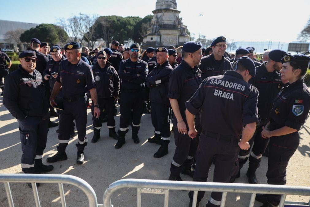 Sindicatos dos bombeiros reclamam tratamento igual às forças de segurança