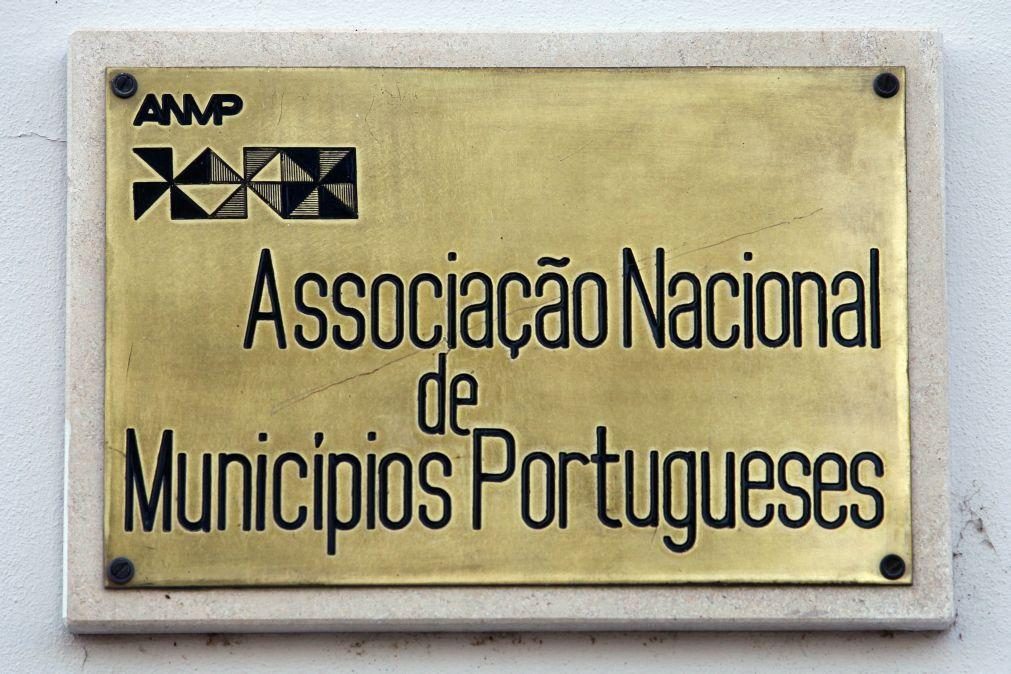 25 Abril: Municípios dizem que é tempo de 