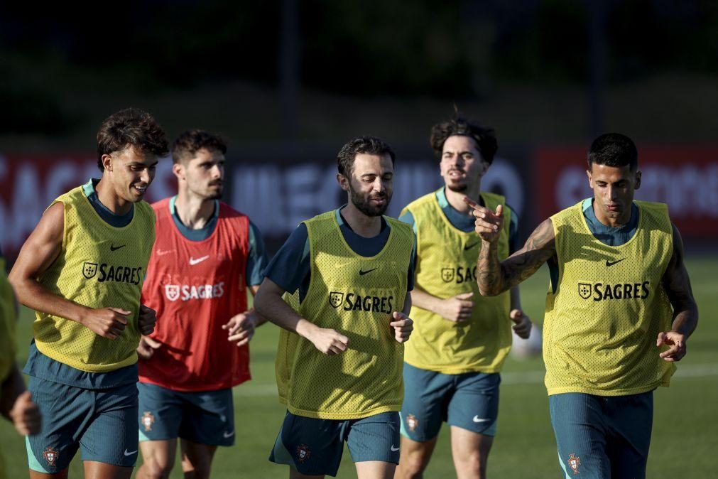 Seleção de futebol treina no Estádio Nacional e vai a Belém