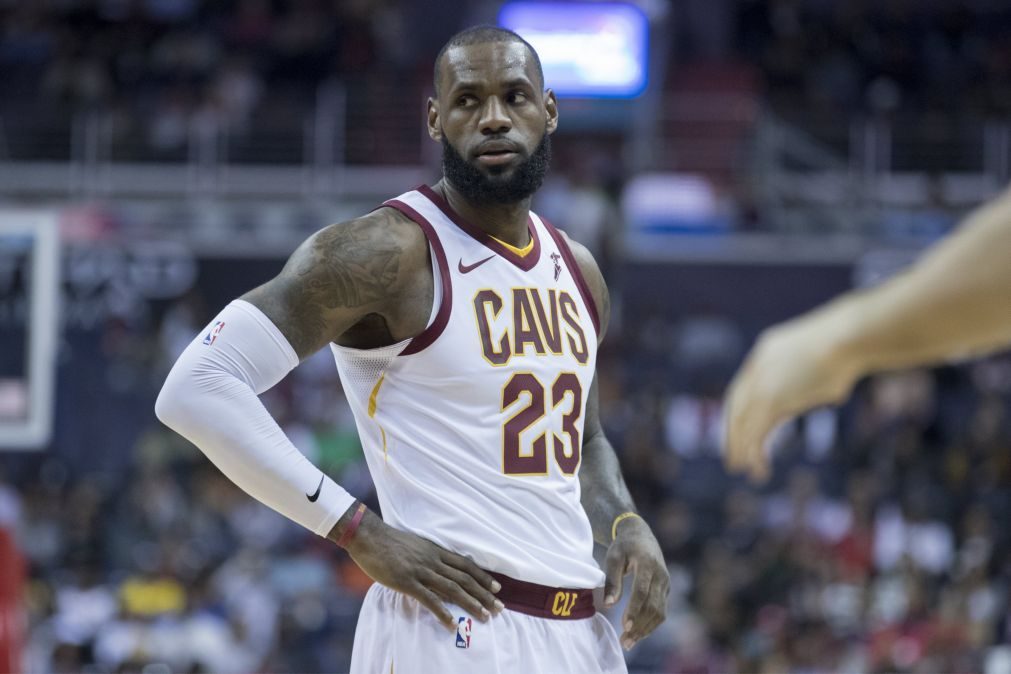 LeBron James iguala recorde pessoal na NBA, com 17 assistências