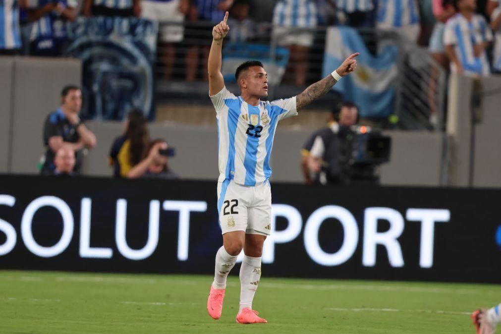 Lautaro saltou do banco para colocar Argentina nos quartos da Copa América