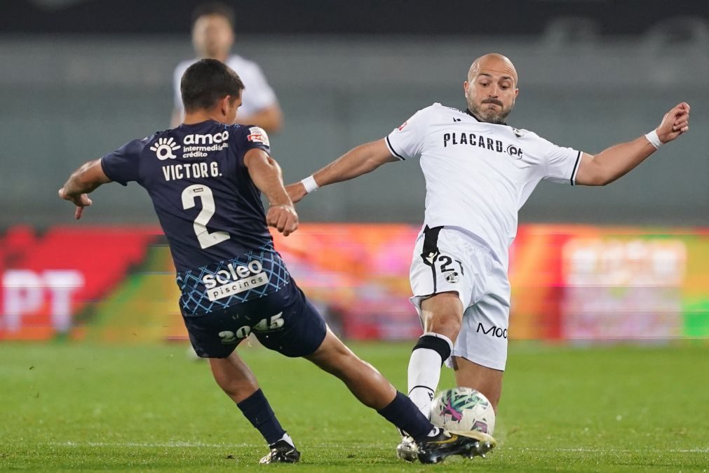 Vitória de Guimarães oficializa saída do médio André André