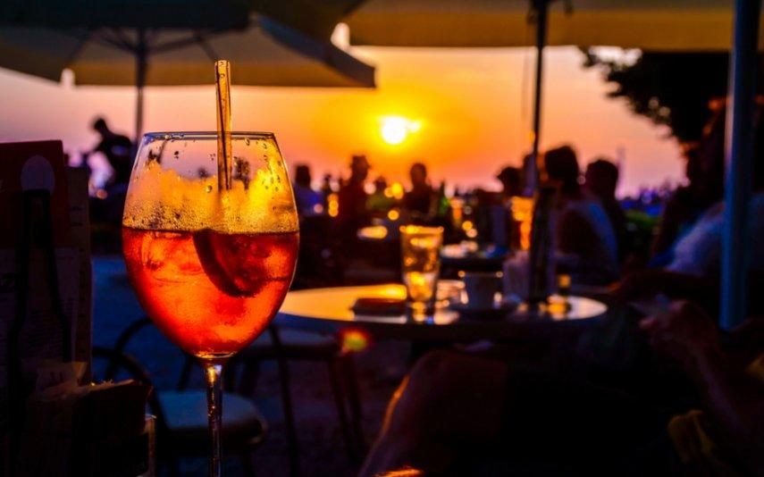 Festas De Verão As melhores festas ao pôr-do-sol deste verão são um espetáculo estrelado | BacanaPlay