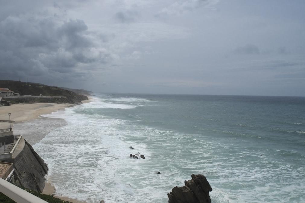 Três mortos e sete desaparecidos em acidente com barco de pesca ao largo da praia de Leiria