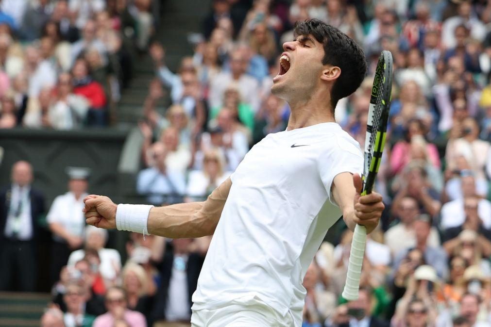 Carlos Alcaraz é o primeiro finalista de Wimbledon após vencer Daniil Medvedev