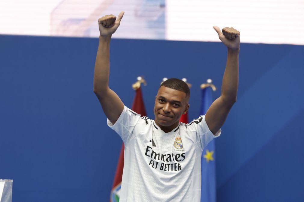 Mbappé cumpre sonho no Real Madrid e replica apresentação do ídolo Ronaldo