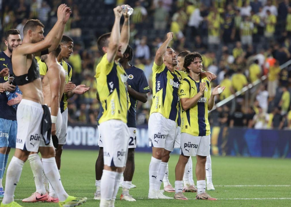 Fenerbahçe, de Mourinho, volta a vencer Lugano e segue em frente na 'Champions'