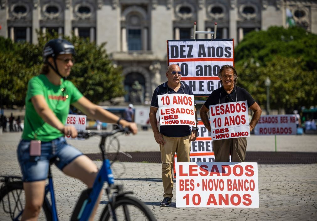 Lesados do BES assinalam 10 anos de luta nos Aliados reivindicando 45 ME