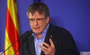 Investidura de governo socialista na Catalunha ameaçada por regresso de Puigdemont