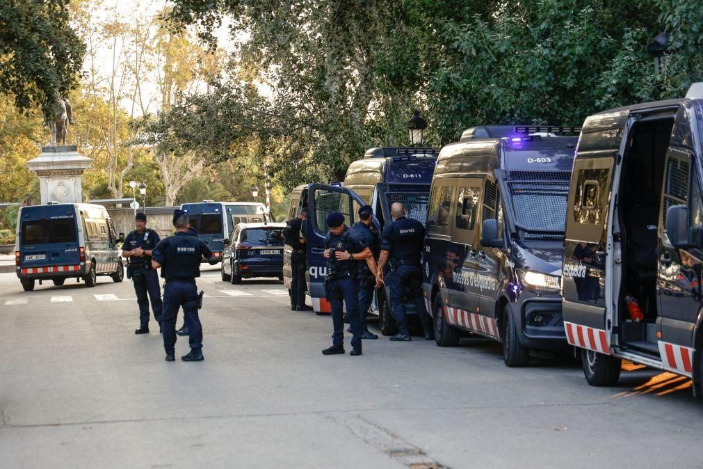 Polícia da Catalunha ativa dispositivo para tentar localizar Puigdemont