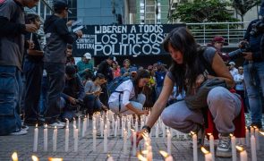 Velas pedem em Caracas a liberdade de 2.500 presos políticos