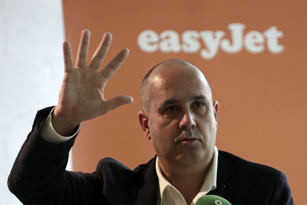 Diretor-geral da easyJet insta tripulantes a suspender greve e voltar às discussões