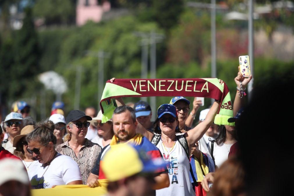 Cerca de 60 pessoas manifestam-se na Madeira para exigir saída de Maduro