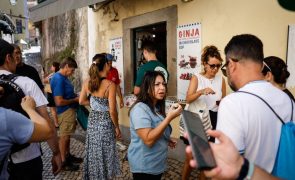 Moradores e comerciantes de Sintra exigem medidas contra caos do turismo em excesso