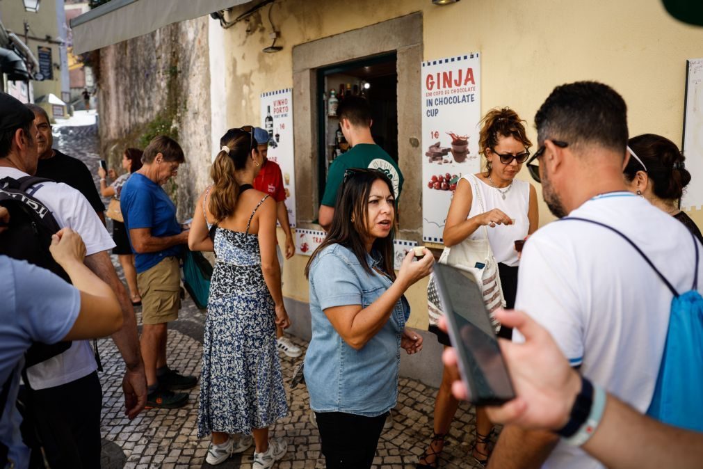 Moradores e comerciantes de Sintra exigem medidas contra caos do turismo em excesso