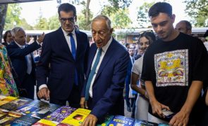 Marcelo Rebelo de Sousa não vai à ilha da Madeira enquanto fogo estiver ativo