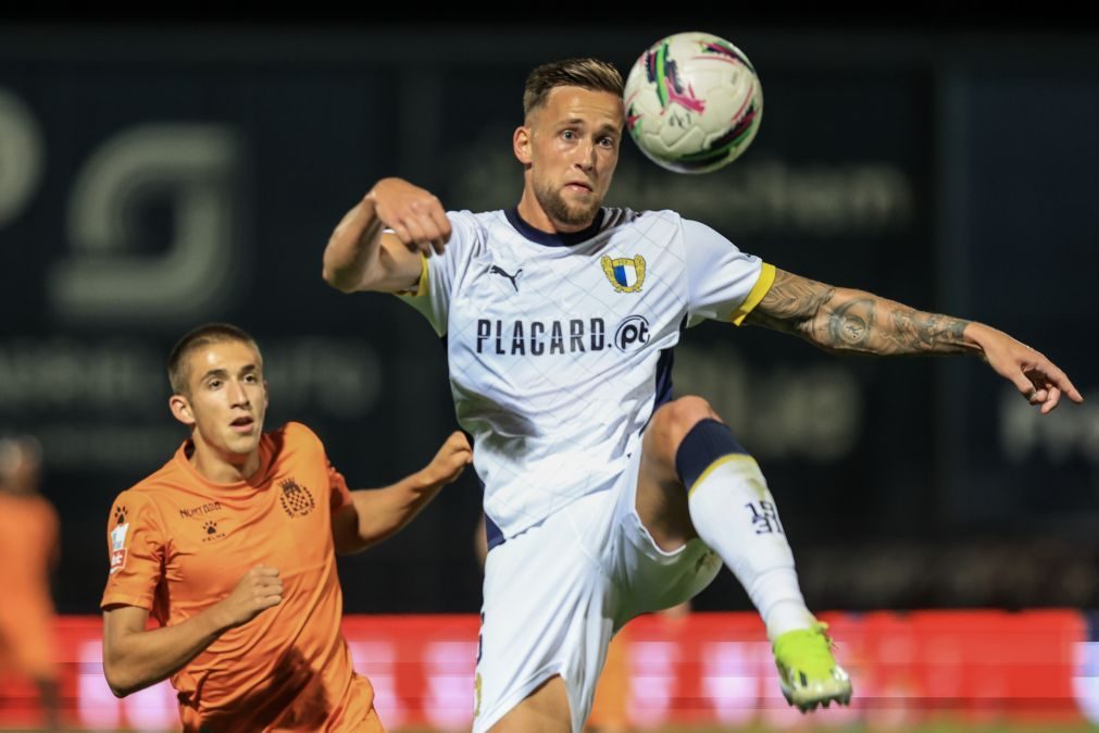 Famalicão vence Boavista e junta-se a Sporting e FC Porto na frente da I Liga