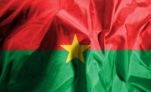 Pelo menos 100 mortos incluindo civis num ataque terrorista no Burkina Faso