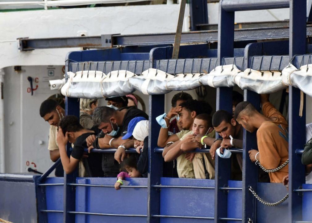 Lampedusa regista pico de chegadas de migrantes, mas longe do fluxo de 2023