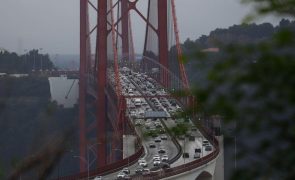 Retomada às 05:00 circulação de comboios na Ponte 25 de Abril