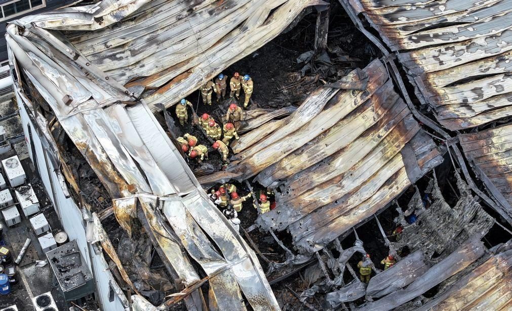 Empresários em prisão preventiva na Coreia do Sul após incêndio mortal em fábrica