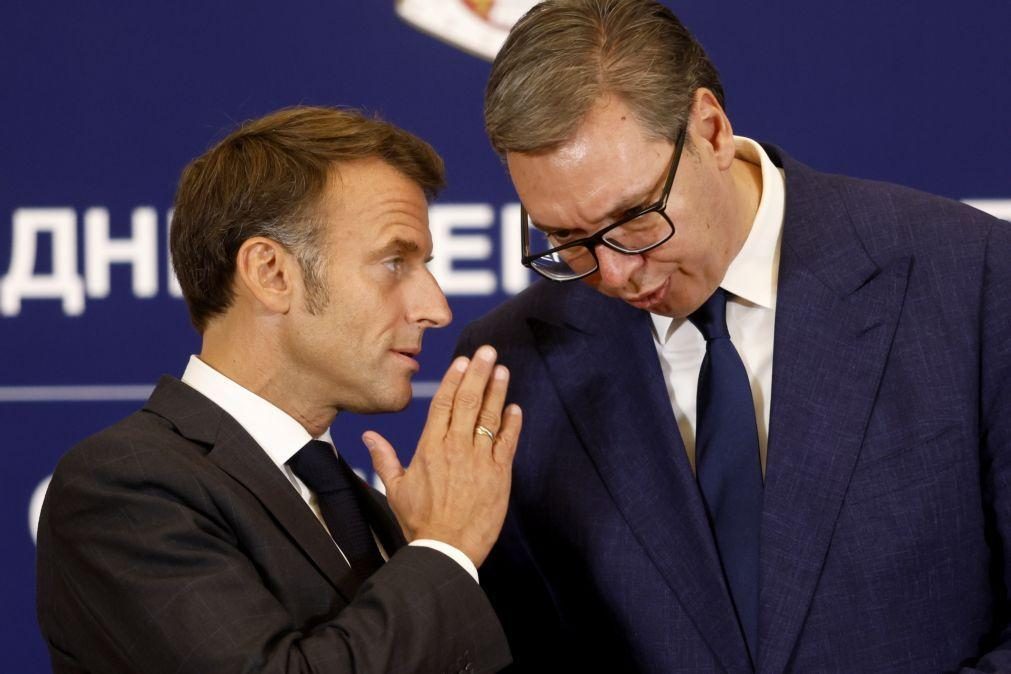 Sérvia fecha compra de 12 caças franceses Rafale durante visita de Macron a Belgrado