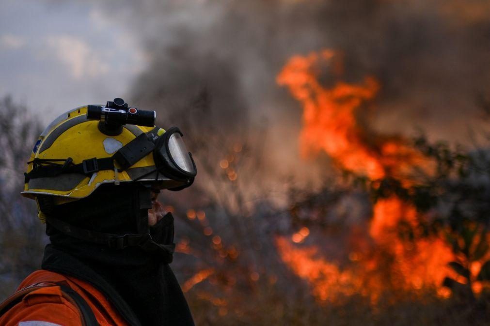 Polícia do Brasil detém dez pessoas acusadas de atear fogos em São Paulo