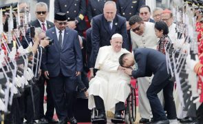 Papa Francisco chega à Indonésia, país com mais muçulmanos do mundo